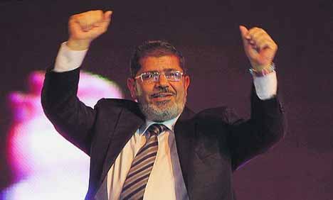 President Mohamed Morsi greeting the nation after winning presidential elections on 30 June 2012  (AFP Photo)
