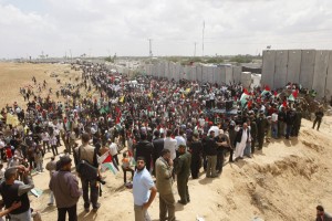 Palestinians gathered to protest at the Rafah border crossing between Egypt and Gaza (photo: SAID KHATIB/AFP)