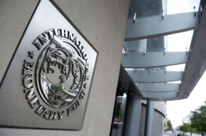 IMF raises Egypt’s growth outlook to 4% in 2015 (AFP Photo)