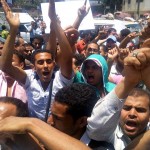Workers demonstrate in front of the Presidential Palace asking for their bonuses (Photo: Mohamed Omar)