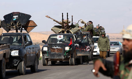 Former Libyan rebel fighters mass at the al-Estada settlement, 30 miles from Bani Walid (File photo, AFp / Mahmud Turkia)