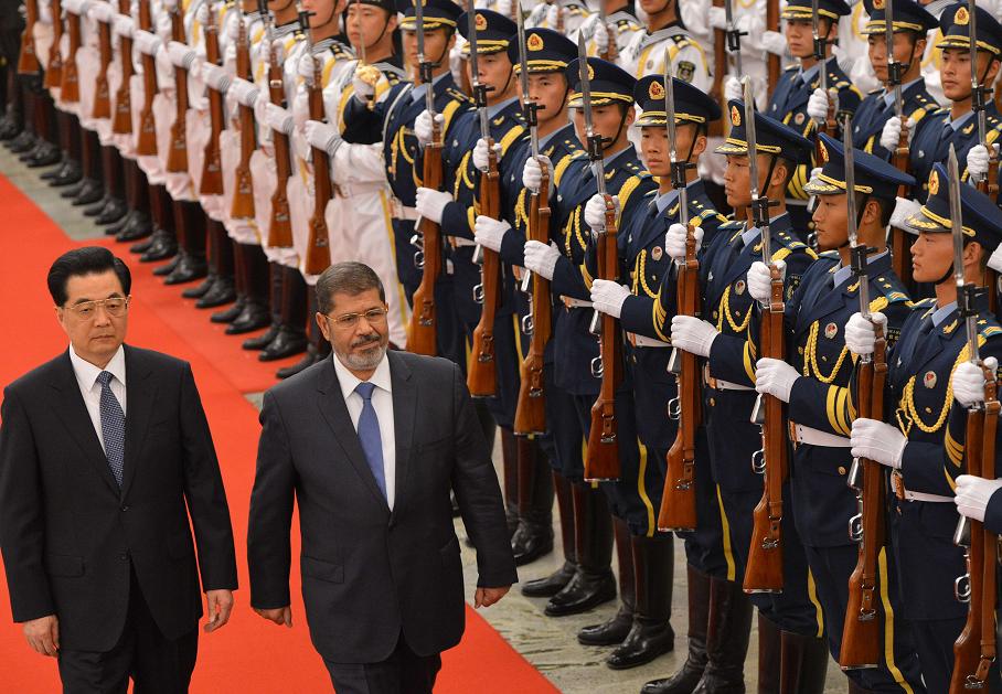 Chinese President Hu Jintao (left) and Egyptian President Mohamed Morsi review an honor guard during a welcoming ceremony at the Great Hall of the People in Beijing AFP PHOTO / MARK RALSTON