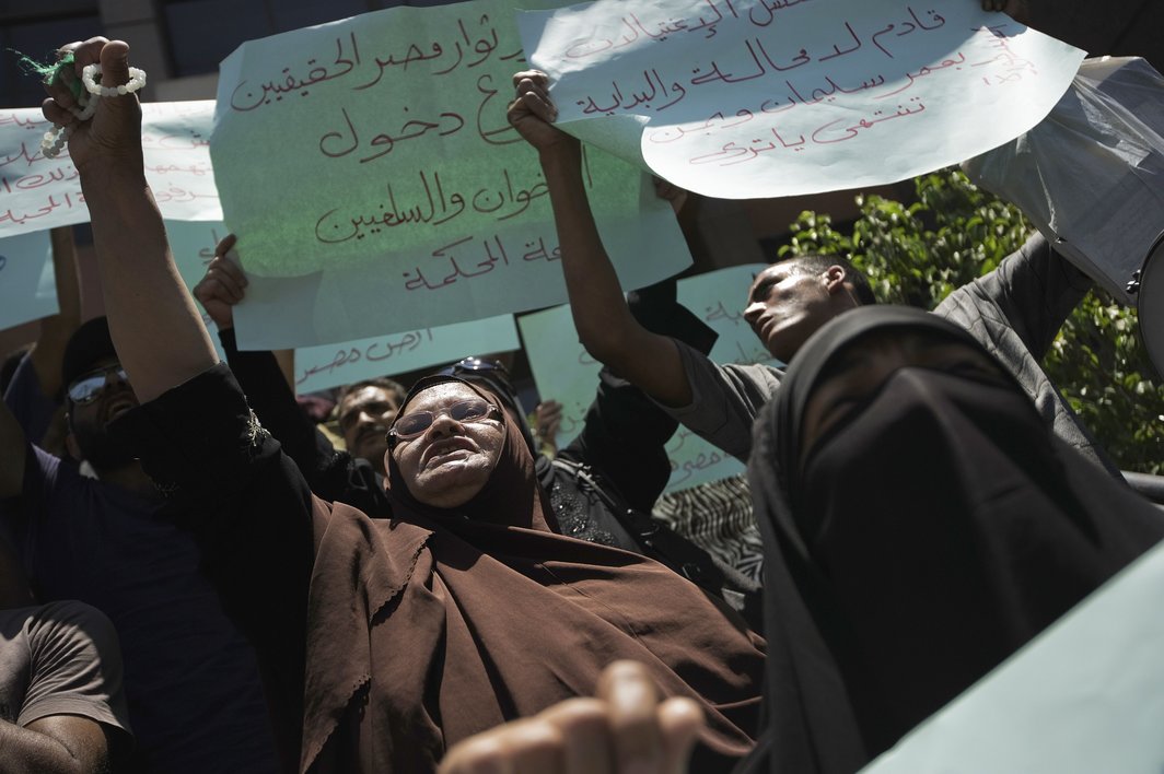 Egyptian protesters shout slogans against Egyptian President Mohamed Morsi and the Muslim Brotherhood during a demonstration outside Cairo's Administrative court as they wait for a Court ruling on the panel of Judges designated to decide on the legitimacy of the constitutional committee, on July 30, 2012 in Cairo (AFP PHOTO/GIANLUIGI GUERCIA)