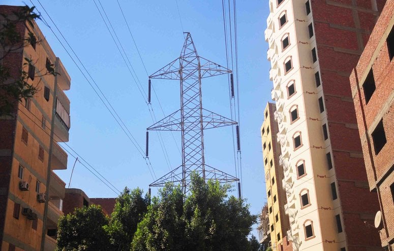 Electricity pylons in greater Cairo (Hassan Ibrahim / DNE)