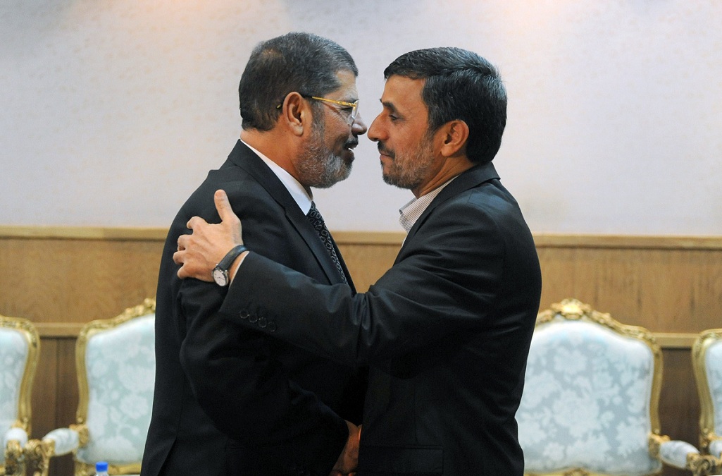 Iranian President Mahmoud Ahmadinejad (right) welcomes his Egyptian counterpart Mohamed Morsi during a meeting on the sidelines of the Non-Aligned Movement summit in Tehran on 30 August AFP PHOTO/IIPA/SAJAD SAFARI