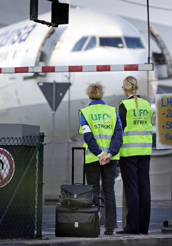 Flight attendants strike at the airport in Frankfurt AFP PHOTO / FRANK RUMPENHORST