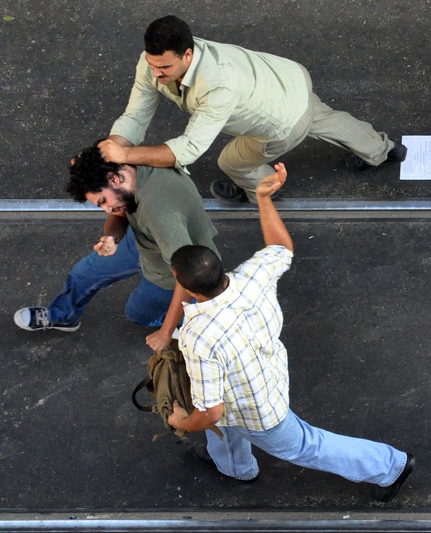 Scenes from the human rights past of Egypt: plain clothed policemen arrest a political activist during a protest in the Mediterranean city of Alexandria on 21 September 2010 AFP PHOTO / Stringer