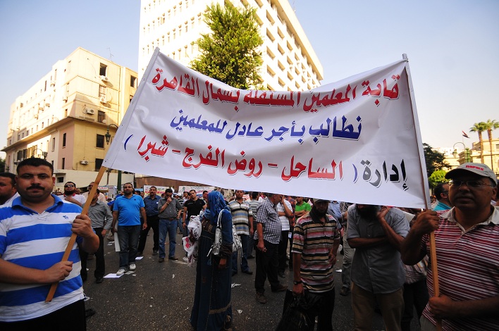 Teachers continued to demonstrate outside the Cabinet Office buildings on Qasr El-Aini street Hassan Ibrahim / DNE