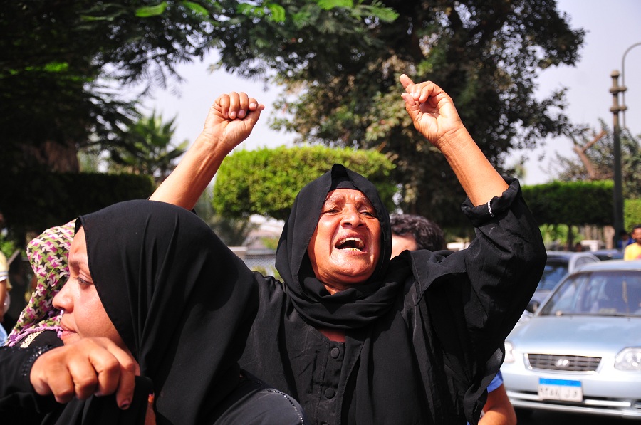Lady cries out as a group of Ramalat Boulaq residents march to the prosecutor general’s office Hassan Ibrahim / DNE