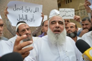 Egyptian cleric Ahmed Abdullah, also known as Abu Islam, speaks to the press as he arrives at court for the opening session of his trial in Cairo AFP PHOTO / KHALED DESOUKI