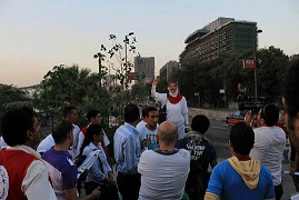 A member of the “Be a man” campaign talks on the streets of Cairo during a previous anti-sexual harassment event. (File photo, Isstargel group)