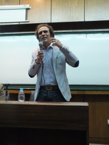Amr Hamzawy, founder of Free Egypt Party, speaks to students during a seminar at Cairo University  Fady Salah / DNE