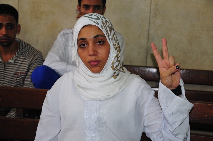 Nahed Sherif makes a victory sign during a hearing at Al Abbasseya court for activists and judges arrested for attacking the High court Hassan Ibrahim / DNE