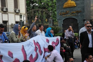 Journalists from politically affiliated newspapers protest in front of the People’s Assembly Hassan Ibrahim / DNE