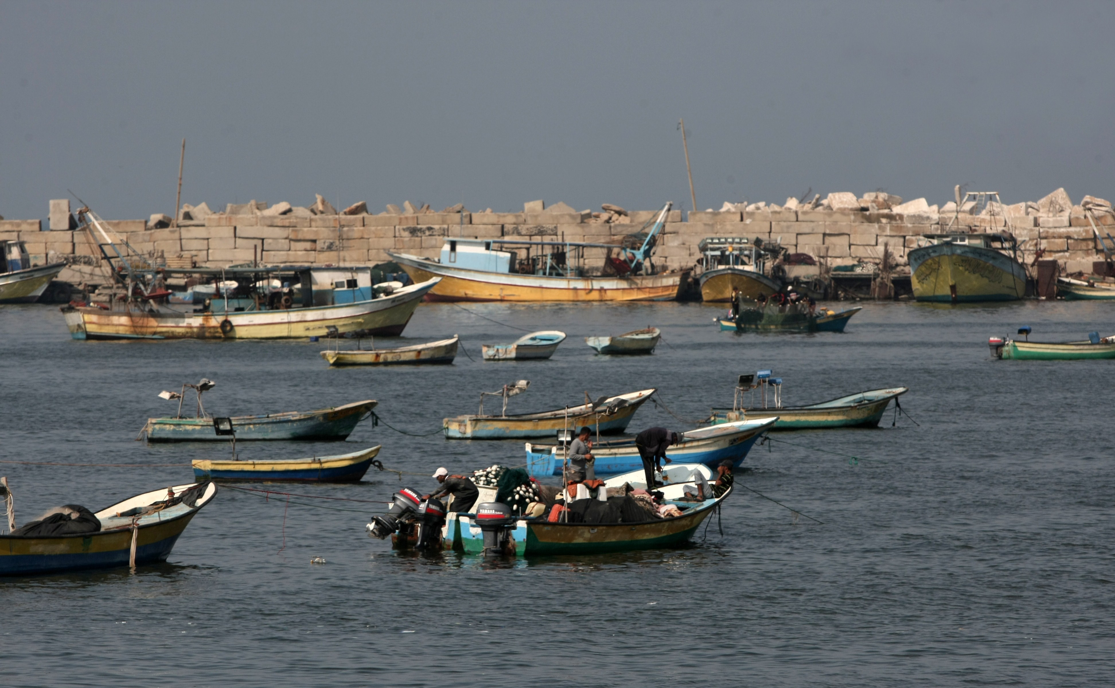 Palestinian fishermen prepare their nets in Gaza City's harbour on October 17, 2012. (AFP Photo / Mahmud Hams)