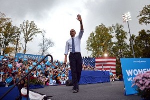 US President Barack Obama waves at supporters during a campaign rally at George Mason University in Fairfax, Virginia, on October 19, 2012. (AFP Photo /Jewel Samad)