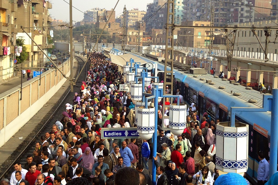 Crowds fill the platforms at Sayedda Zeinab Metro station Hassan Ibrahim / DNE