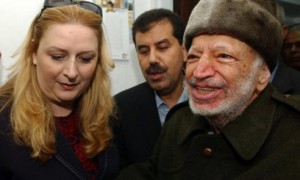 Palestinian leader Yasser Arafat (R) is assisted by his wife Suha (L) as he leaves Ramallah. (AFP Photo)