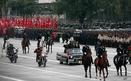 Turkey's President Abdullah Gul (in the car, R, black suit), flanked by Turkey's Chief of General Staff, Isik Kosaner and a commander, arrives at a parade marking the 87th anniversary of Republic Day in Ankara. (AFP PHOTO/ADEM ALTAN)