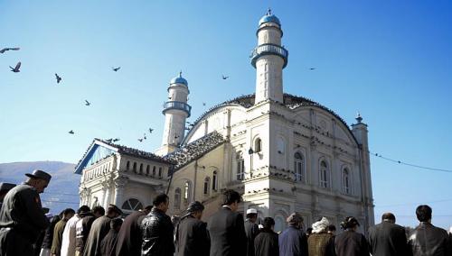 Afghan devotees pray during Eid al-Adha at the Shah-e Do Shamshira mosque in Kabul on Oct 26, 2012. (AFP PHOTO)