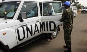 A representative of the UNAMID arrives to a meeting on security with local officials attended by visiting EU diplomats on Oct. 17, 2012 in El-Fasher in Sudan's North Darfur state. (AFP Photo)