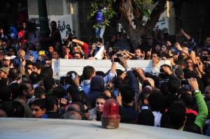 The funeral procession of Jika attracts a large crowd as it moves from the Omar Makr Mosque near Tahrir Square to Mohamed Mahmoud Street. (DNE / Hassan Ibrahim) 