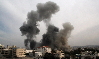 Smoke rises after an Israeli air strike onGaza City, on 21 November. (AFP PHOTO / EZZ AL-ZAANOUN)