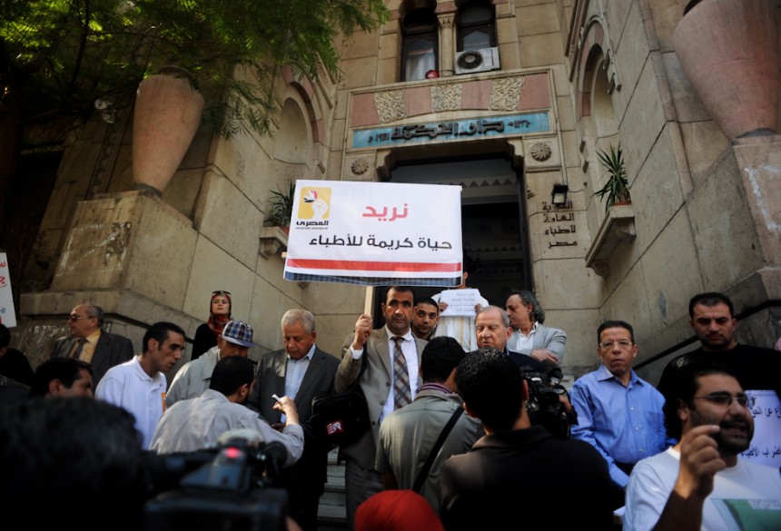 Striking doctors and medical staff protest outside of the Doctor's Syndicate building on Qasr Al-Eini Street (Photo by Laurence Underhill)