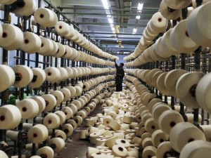 The owners of the Bolvera spinning and weaving plant in Alexandria have threatened to withhold wages if workers continue strike action (File photo by Daily News Egypt)