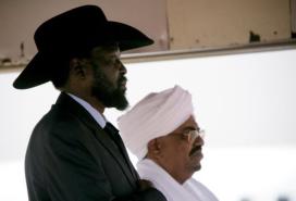 Sudan's President Omar al-Bashir (right) and South Sudan's Salva Kiir must resolve Abyei's status by 5 December. (AFP/ Ashraf Shazly)