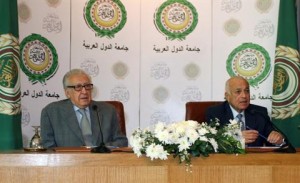 Arab League General Secretary Nabil al-Arabi (R) and UN-Arab League peace envoy Lakhdar Brahimi (L) give a press conference after their meeting in Cairo on 30 December 2012. (AFP PHOTO / STR)