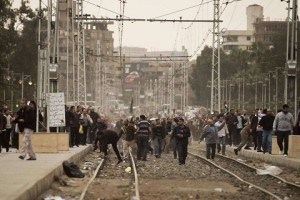 Muslim Brotherhood members and supporters of Egyptian President Morsy arrive outside the Egyptian presidential palace on 5 December. (AFP Photo / Gianluigi Guercia)