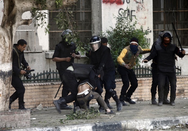 Egyptian riot police detain a man during clashes on Omar Makram street, off Tahrir Square AFP Photo / Mahmoud Khaled