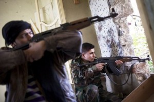 Rebel fighters fire at regime forces on the front line in the Old City of Aleppo, on December 21, 2012 (Photo by AFP)