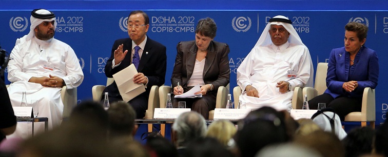 United Nations Secretary General Ban Ki-moon (2nd L) sits with officials during a meeting at the 18th United Nations Convention on Climate Change on 4 December, 2012 in the Qatari capital Doha. (AFP PHOTO / AL-WATAN DOHA / KARIM JAAFAR)