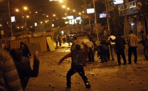 Members of the Muslim Brotherhood and supporters of then President Morsy clash with anti-Morsy demonstrators on the road leading to the Egyptian presidential palace. (AFP PHOTO)
