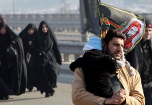 Iraqi Shi'a walk from Baghdad to Karbala to take part in the Arbaeen religious festival on 31 December 2012 (AFP, Ali al-Saadi)