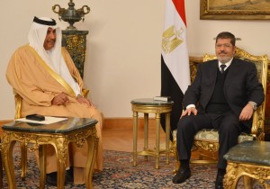 Egyptian President Mohamed Morsi (right) meets with Qatari Prime Minister and Foreign Minister Hamad bin Jassim Al-Thani in Cairo. (AFP Photo / Khaled Desouki)
