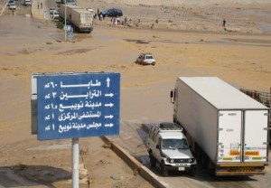 Flooding in the Sinai blocked roads and cut both electricity and telephone networks. (Photo by Nasser Elazazy)