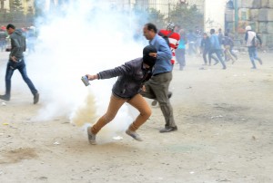 Protester clash with security forces near one of the concrete walls on Qasr Al-Eini Street (Mohamed Omar)