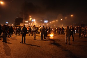 6 October bridge blocked when protesters put tires on fire (Photo by Sara Abou Bakr/DNE)