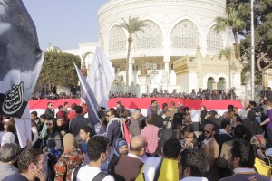 Protesters gathered on 25 January 2013 infront of Itihadeya palace amid heavy security presence (Photo by Ahmed AlMalky/DNE)