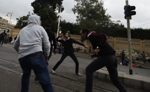 Supporters of Egyptian President Mohamed Morsy clash with anti-Mursi protesters outside the presidential palace in Cairo last December. (AFP PHOTO)