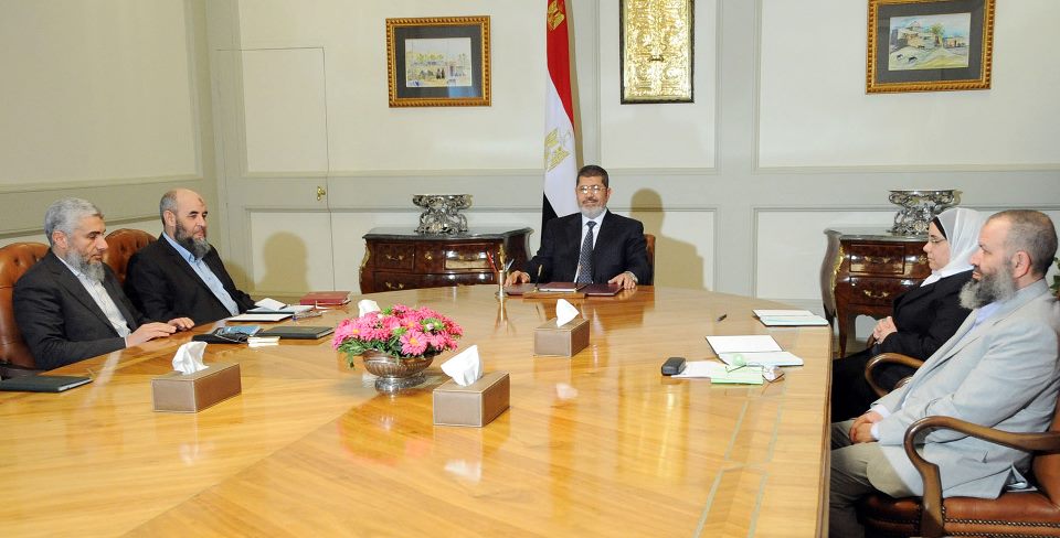 president Morsi Meet Al-Nour party delegation. Presidency handour