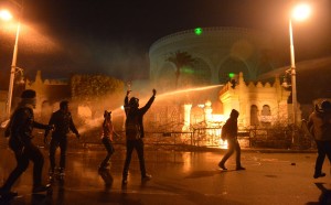Egyptian security use water cannon as protesters throw stones into the grounds of the presidential palace in Cairo, on February 11, 2013 (AFP File Photo)