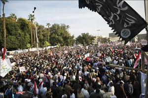 Muslim Brotherhood supporters rally at Cairo University on December 1, 2012. (AFP Photo)