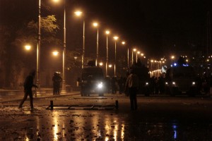 CSF surround Itihadiya palace late Friday night after clashes with protesters (Photo by Mohamed Omar/DNE)
