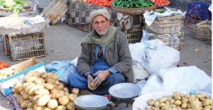 according to the food observatory’s Q3 2012 report, poverty levels in egypt are on the rise, with a staggering 86%  of vulnerable households not being able to currently meet their need (Photo by Hassan Ibrahim/DNE)