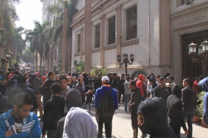 Protesters gathered in front of the Stock Exchange Market building and forced it to close for the day on 23 January 2013 (Photo by Mohamed Omar/DNE)