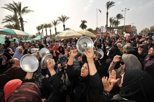 Egyptian protesters bang pot covers while shouting slogans during an anti-government demonstration in the canal city of Port Said on February 22, 2013. On almost every Friday (AFP\Photo)